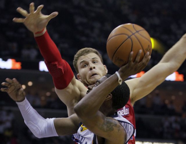 Εκπληκτική νίκη των Κλίπερς από το -24 στο 99-89 επί των Γκρίζλς